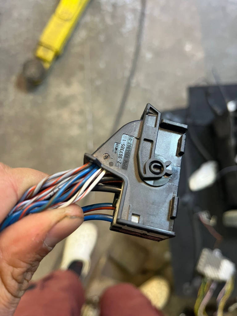 Фишка hi fi Harmon kardon Bmw 8364862