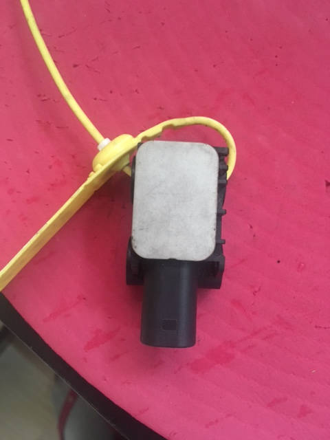 Датчик ускорения BMW Е88 E90 65776988143