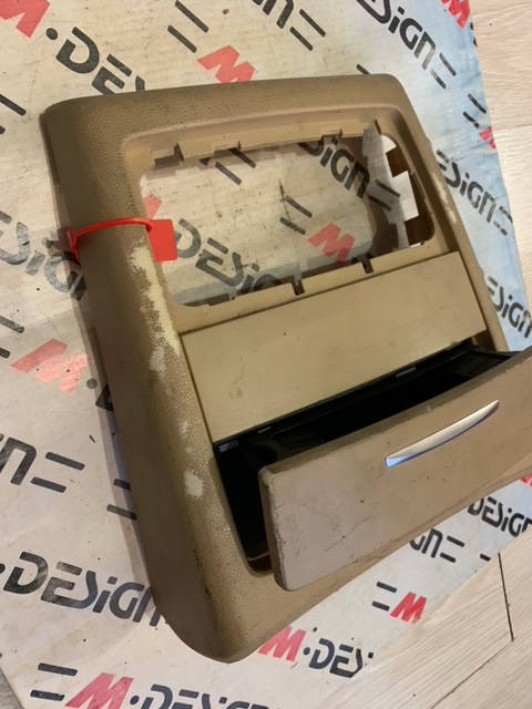 Накладка подлокотника задняя часть BMW E90 51167145683 с пепельницей 51167138527