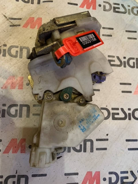 Замок двери задний правый Nissan X-Trail T30 805524U300