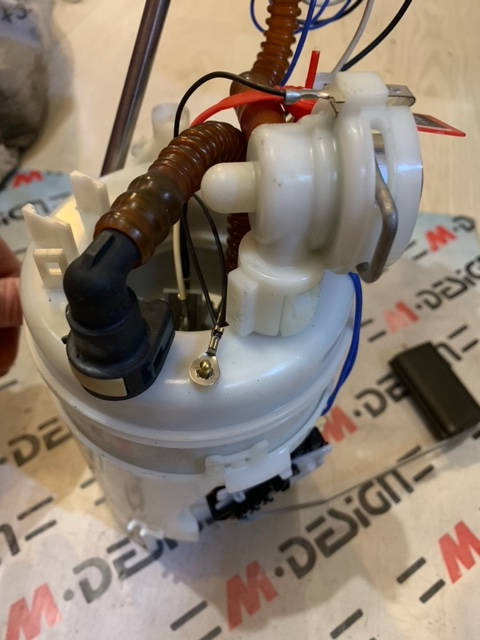 Блок подачи топлива с датчиком уровня топлива BMW F25 16117314803