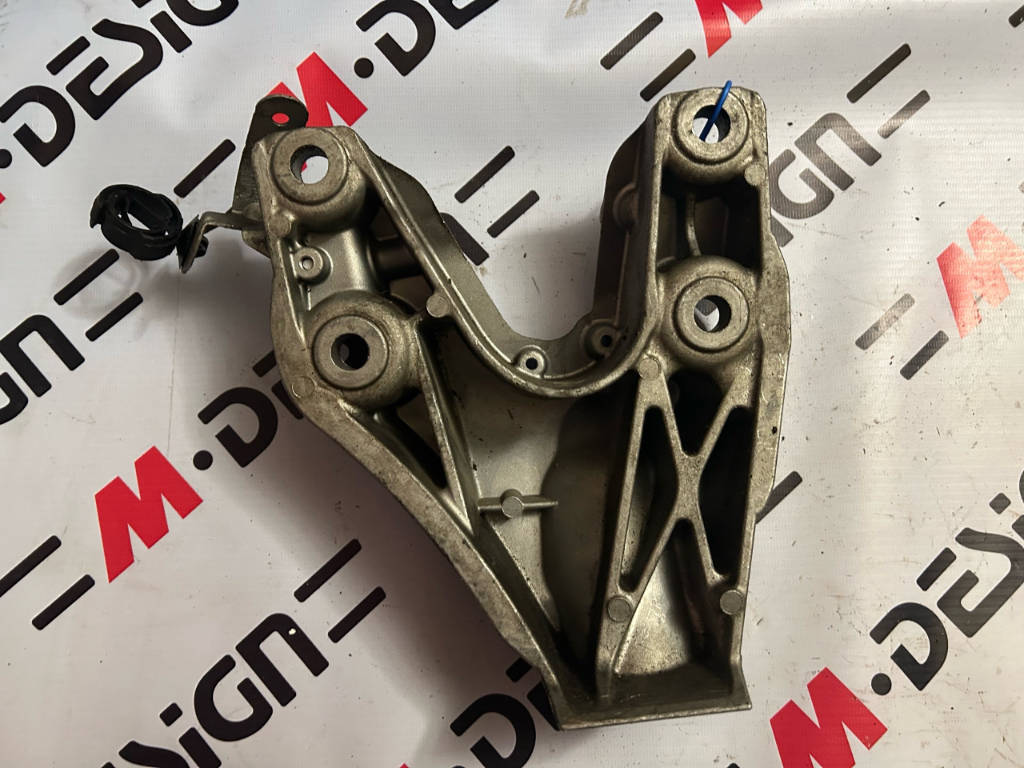Несущий кронштейн двигателя Л bmw 22116789093