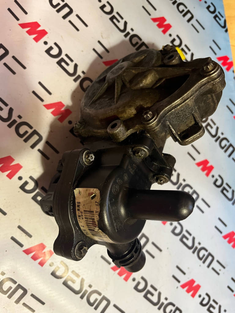 Водяная помпа BMW 11517515778