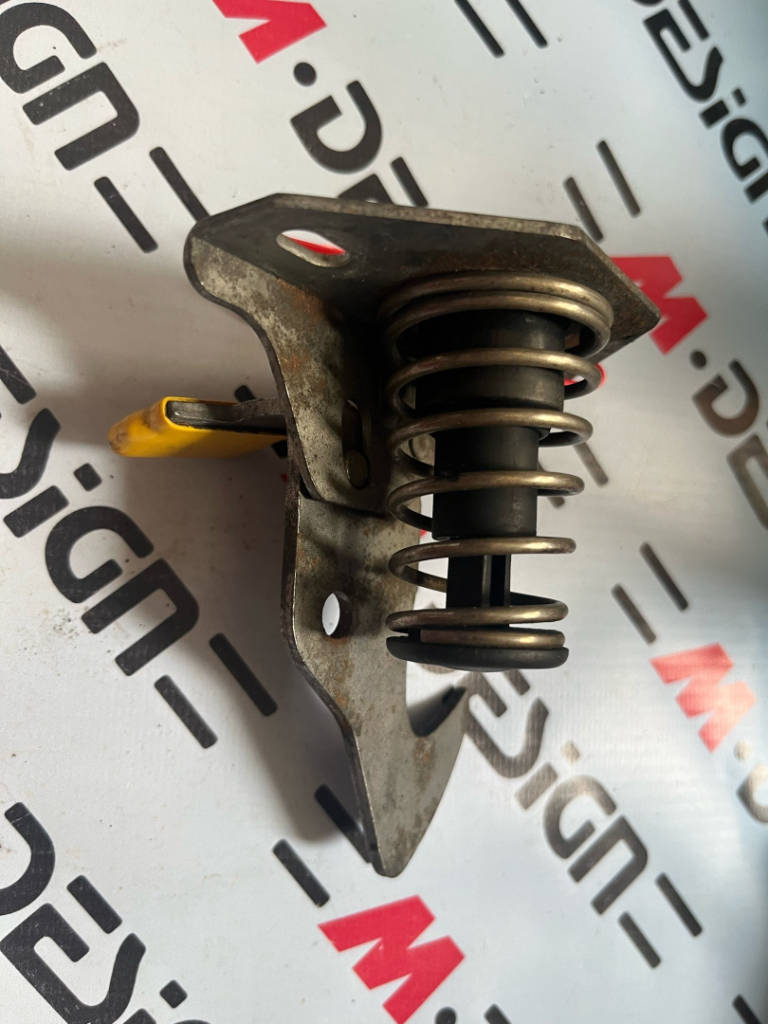 Захватный крюк капота bmw 51237073916