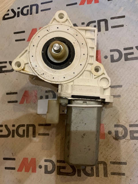 Привод стеклоподъемника Правый задний BMW E88 67627291452