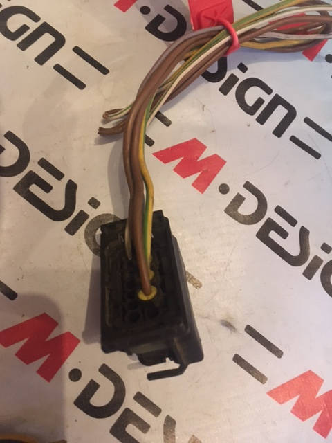 Разъем фары гнездовой BMW E88 E90 61132359991