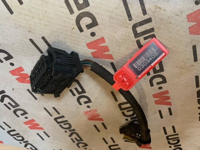 Разъем фары гнездовой BMW E88 E90 61132359991