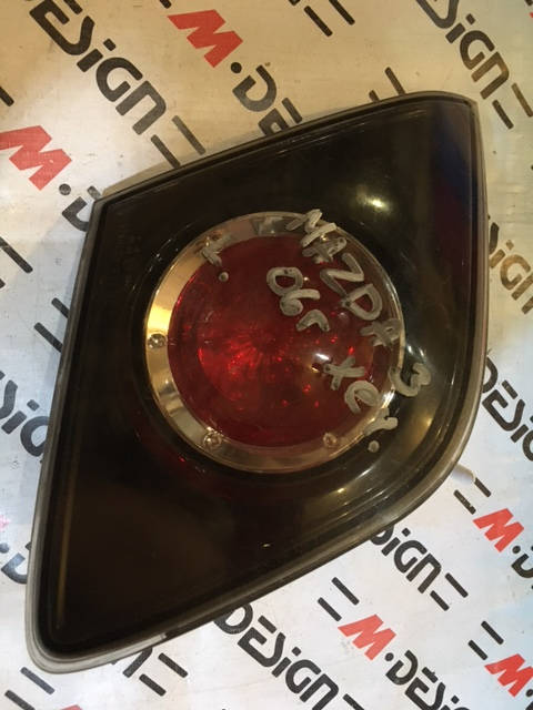 Фонарь в крышку багажника задний левый Mazda 3 BN9B513G