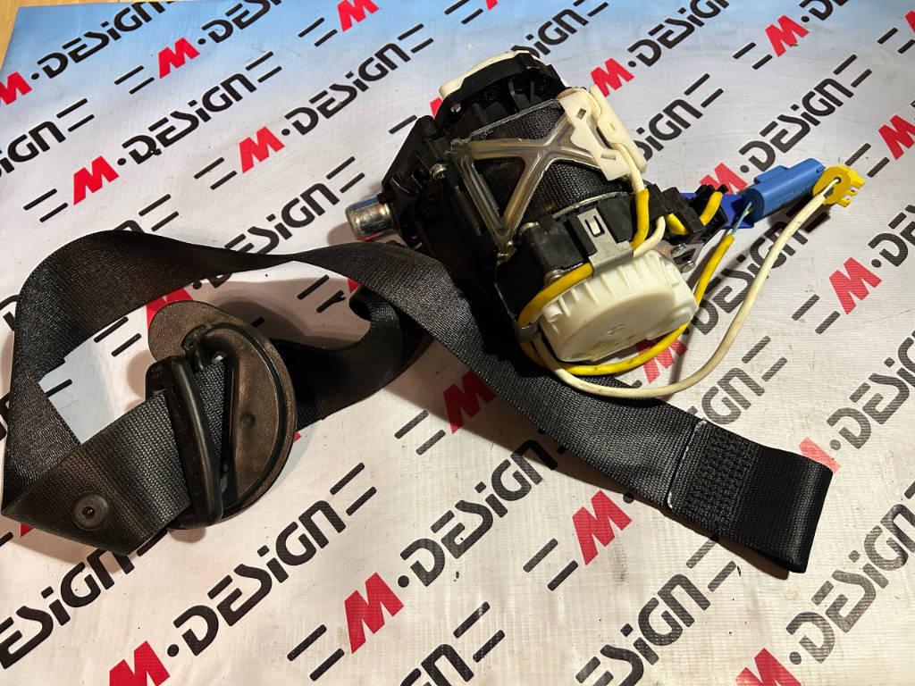 Ремень безопасности правый передний bmw E82 72112996152