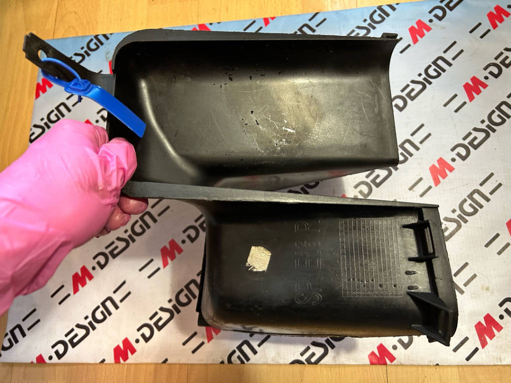 Воздуховод масляного радиатора Правый передний BMW E82 E88 51748046326