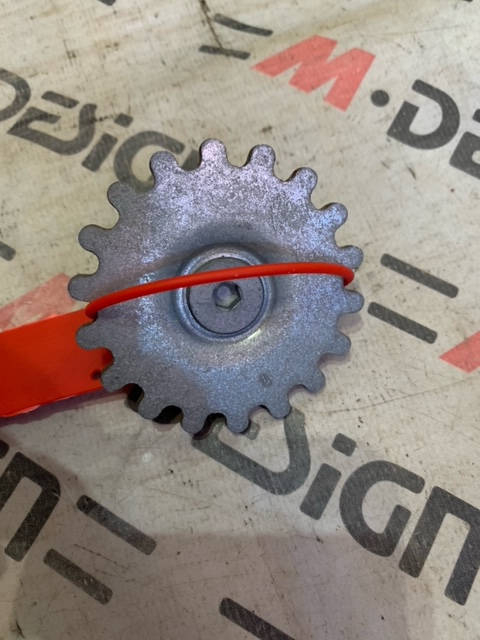 Болт стеклоподъемника / направляющая BMW E82 E88 51337184604