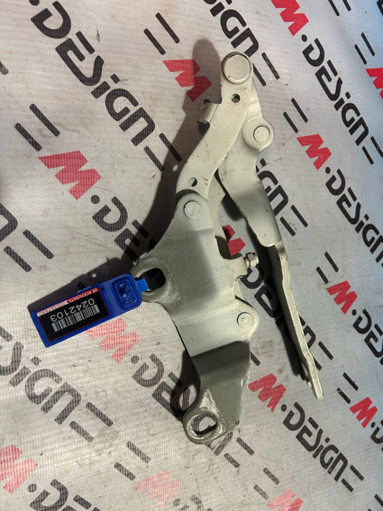 Петля капота Правая bmw 41617210678