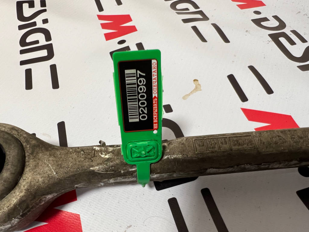 Поперечный рычаг подвески левый