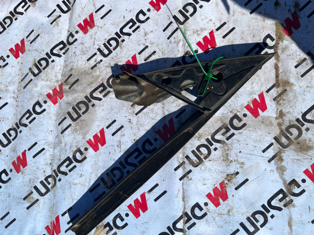 Уплотнитель треугольник наклона зеркала левый наружный