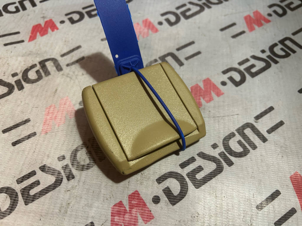 Накладка подвески разделительной сетки Левая Задняя bmw f25