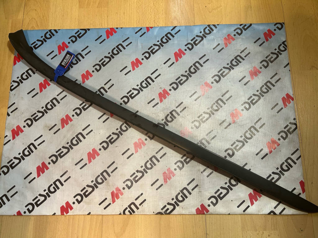 Молдинг лобового стекла BMW E90