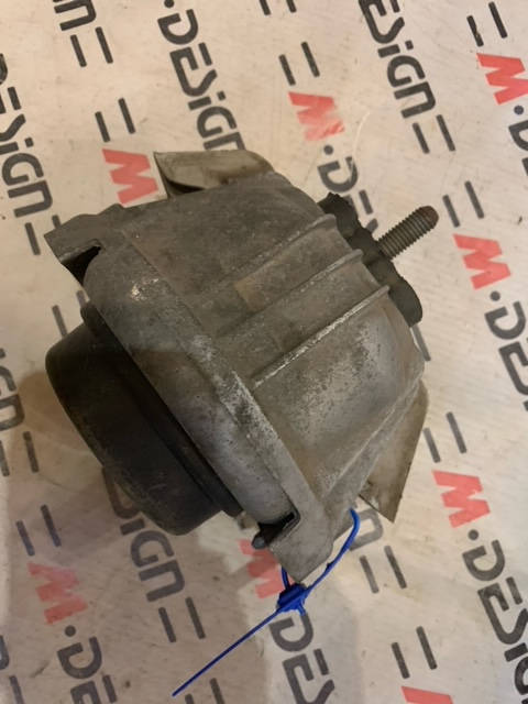 Подушка крепления двигателя BMW E87 E90 22116768799