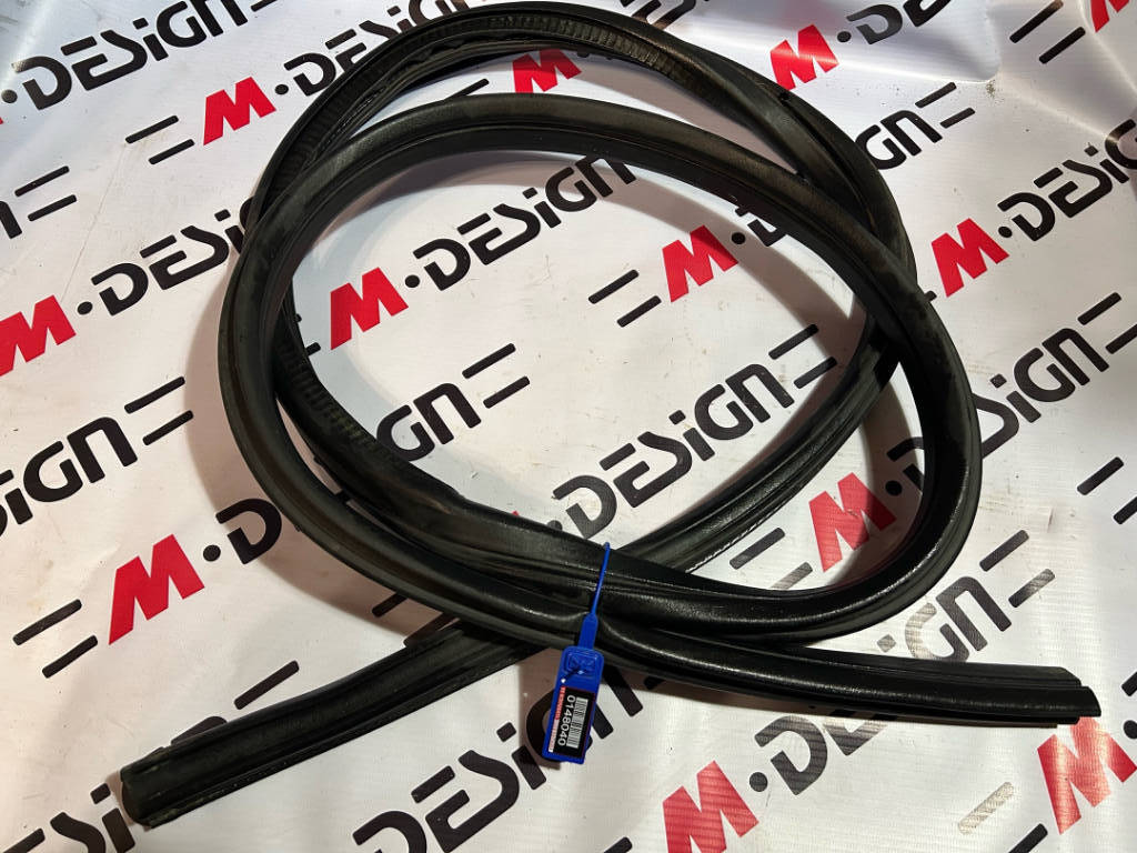 Уплотнитель двери П e88 bmw 51767164994