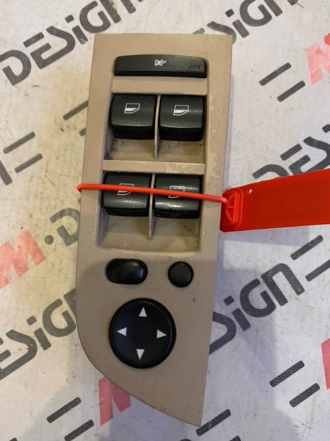 Блок управления стеклоподъемниками сторона водителя BMW E90 61319132137