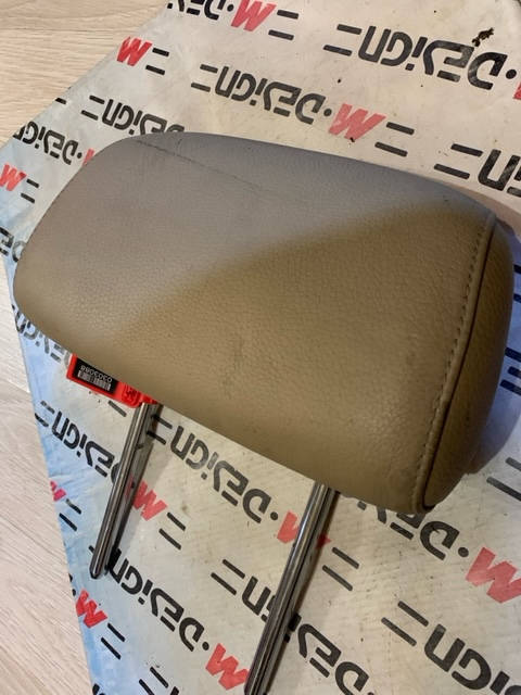 Подголовник заднего сиденья BMW E88 52207247113