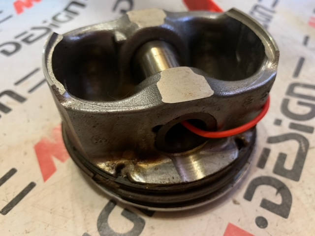 Поршень BMW E90 11257562453