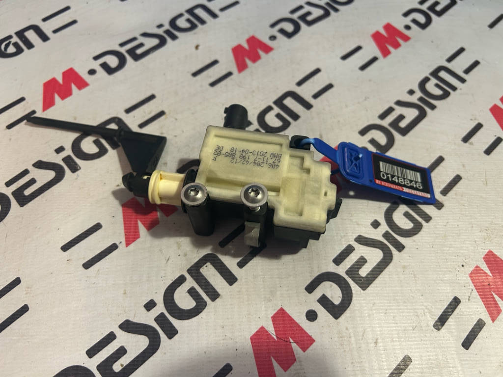 Сервопривод лючка BMW 67117198885