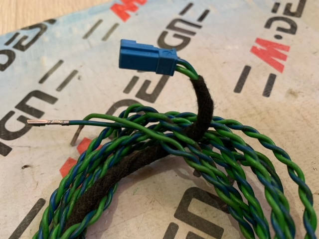 Фишка динамика с проводкой BMW 1-Series