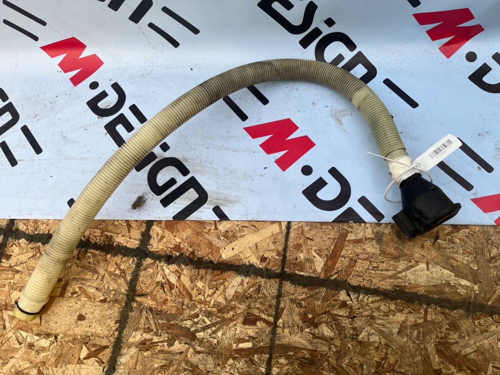 Наливной канал бачка стеклоомывателя BMW E88 E90 61667075099