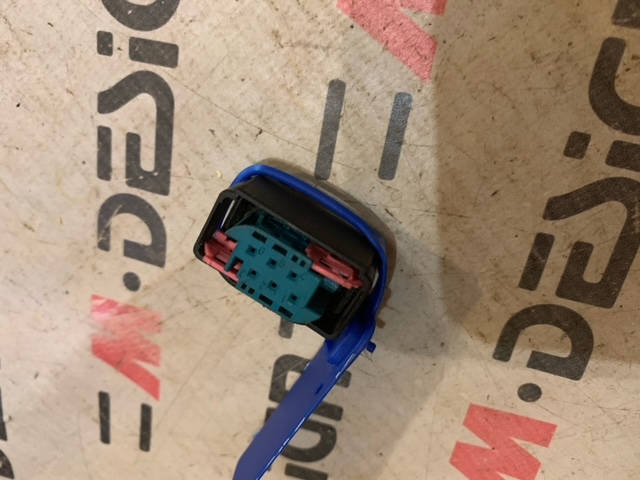 Разъем проводки (корпус розетки) BMW F25 61138383300