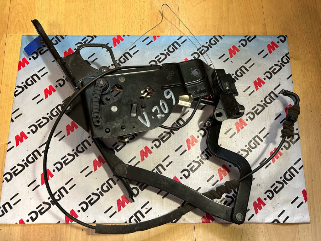 Петля крыши BMW Е88 кабриолет правая 51127174774