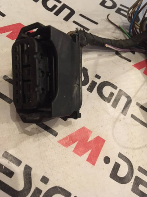 Разъем фары гнездовой с проводкой BMW F15 F20 F25 F30 61132359991