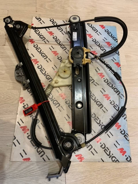 Стеклоподъемник без двигателя Левый Перед BMW E81 E82 E88 51337165595