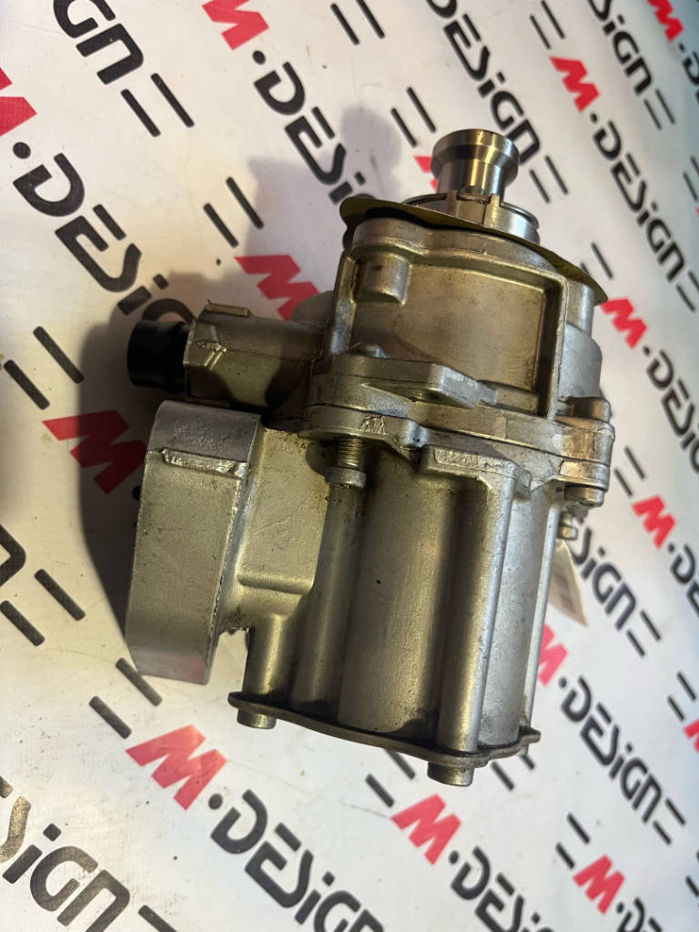 Вакуумный насос BMW 11668618897