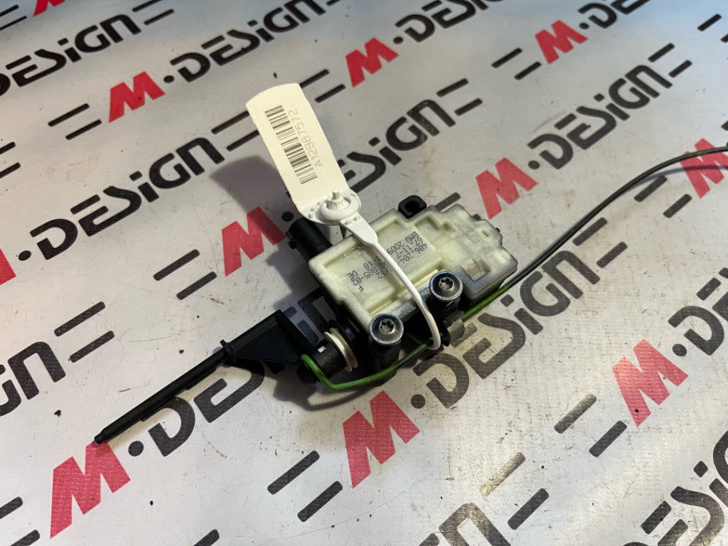 Сервопривод лючка bmw 1 series E82 E88 67117198885