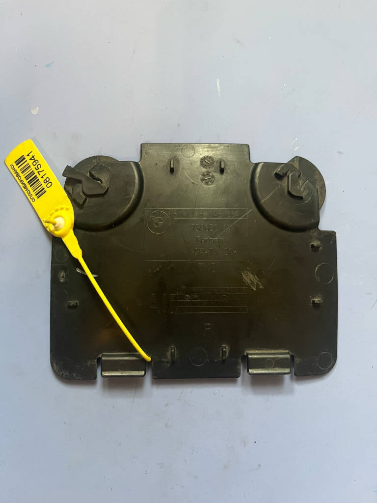 Лючок локера Bmw 1-Series E88 51718045554