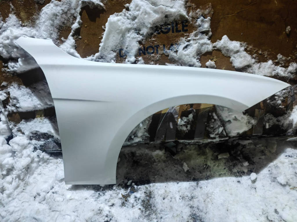 Переднее крыло правое BMW F30 Alpinweiss 300 41007438440