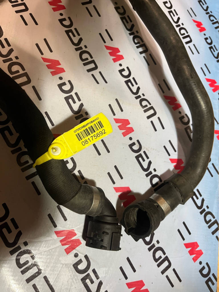 Патрубок системы охлаждения Bmw 64216983858