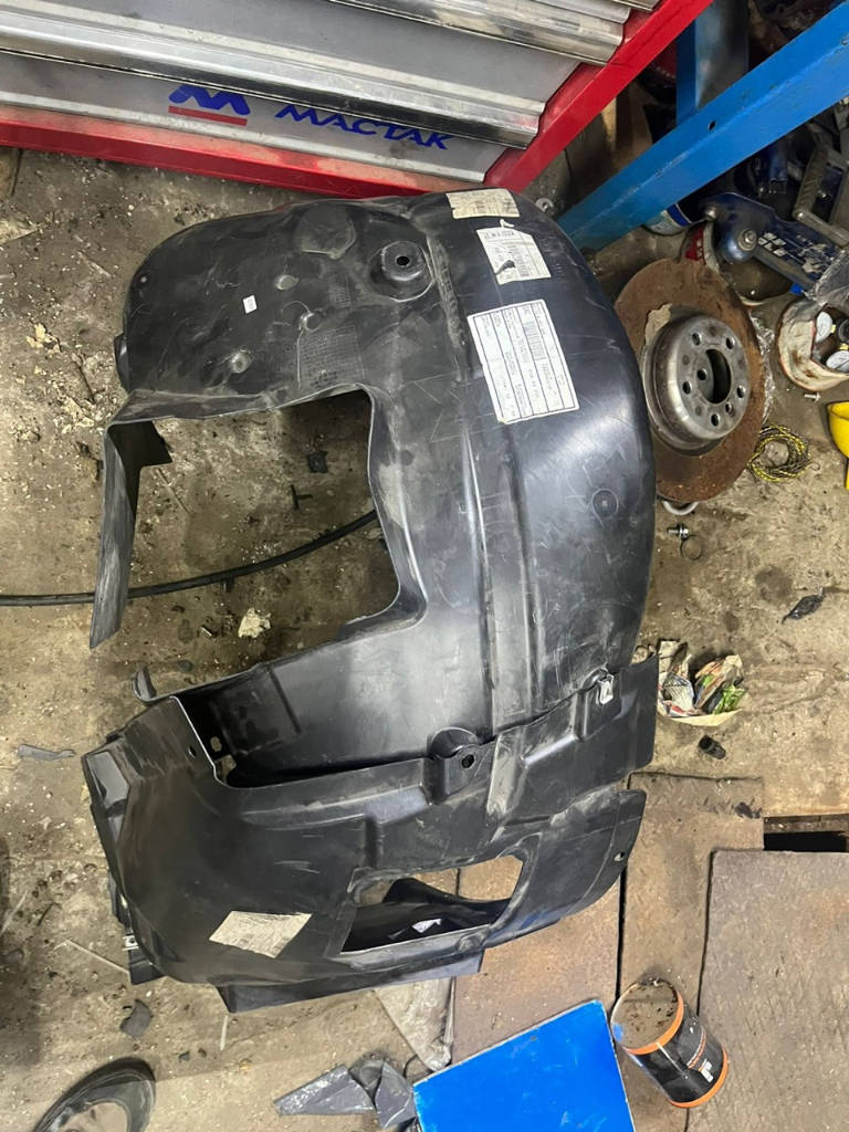 Кожухи колесной ниши Л Нж 51718051591 и Л Пд bmw 51718051595
