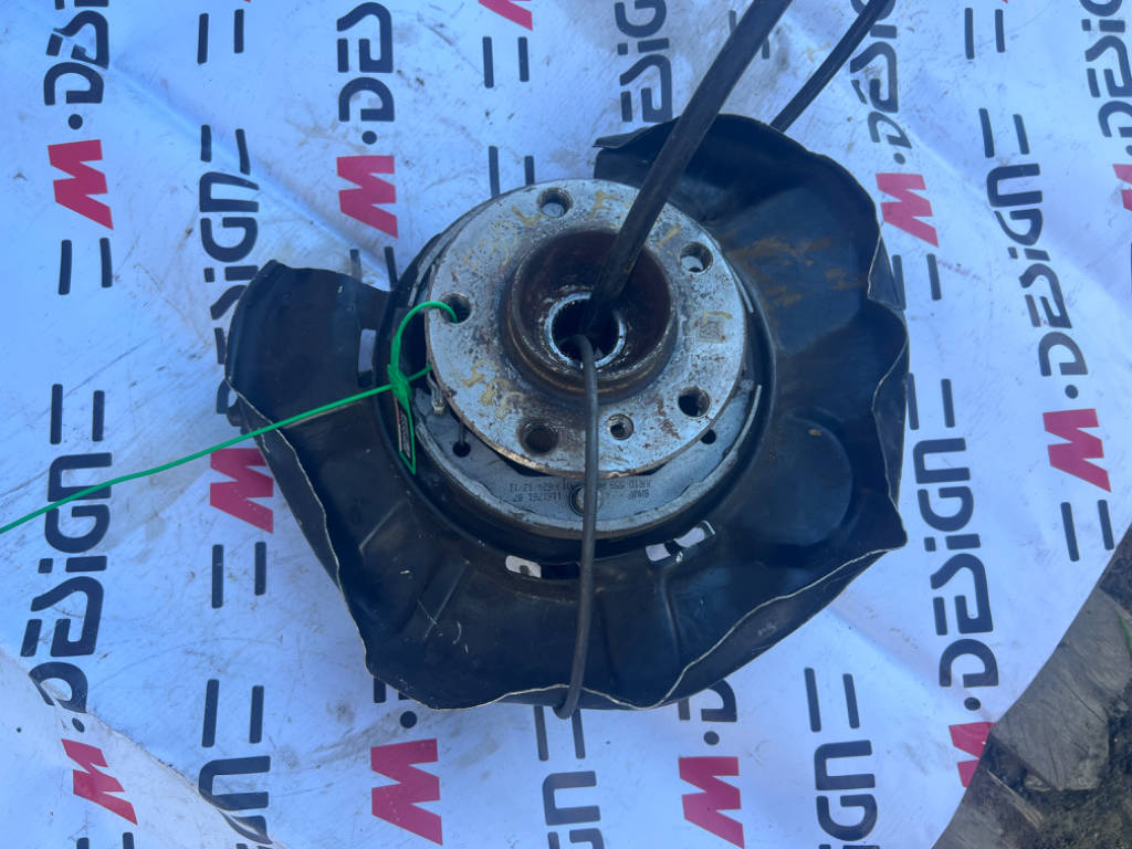 Опора подшипника колеса левая задняя