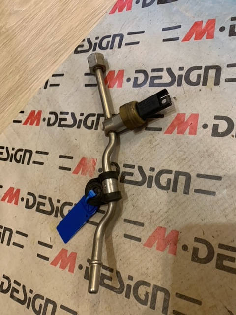 Датчик низкого давления BMW E90 13537547883 с трубопроводом 13537545725