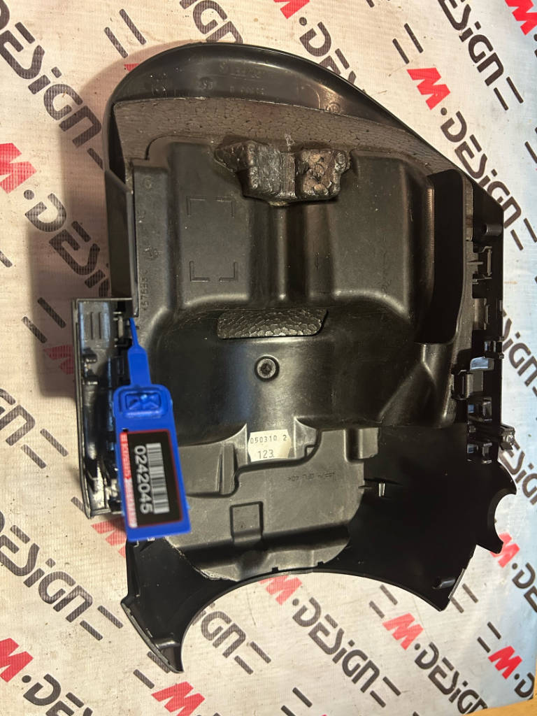 Нижняя облицовка рулевой колонки BMW E90