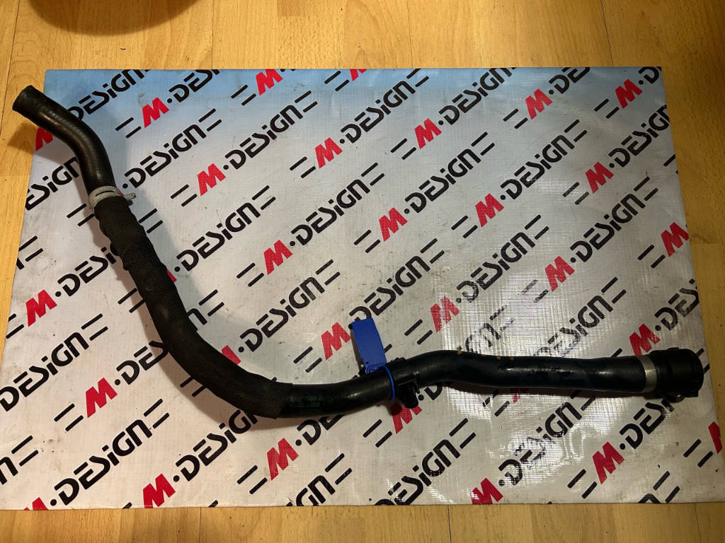 Шланг патрубок 64216951946 BMW