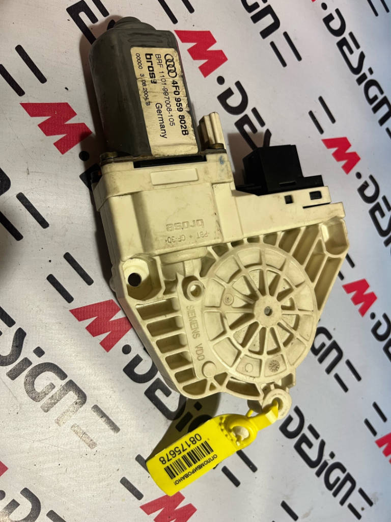 Моторчик стеклоподъемника передний правый Audi 4F0959802B