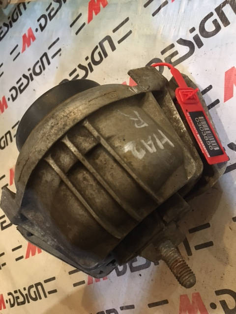 Подушка двигателя правая Bmw E82 N54B30 22116772152