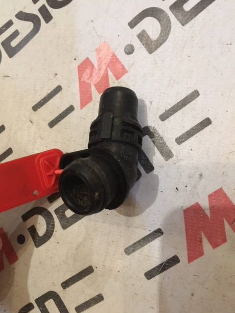 Штуцер радиатора BMW E88 E90 17117548104