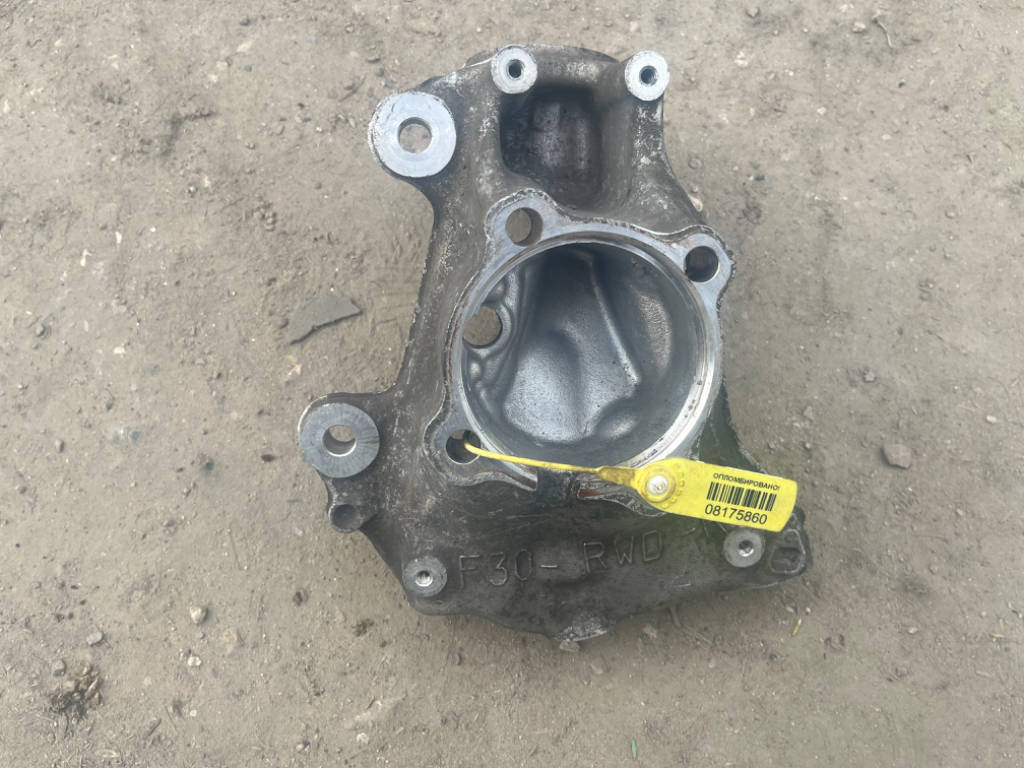 Кулак передний правый BMW F30 rwd