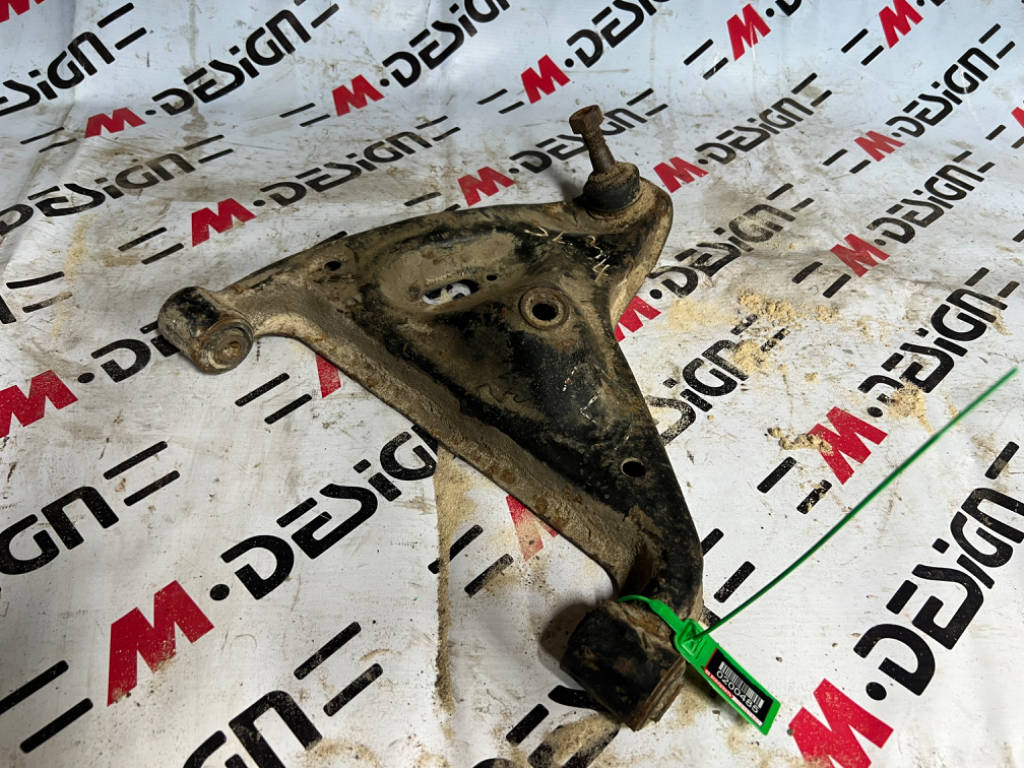 Рычаг левый задний Nissan Skyline