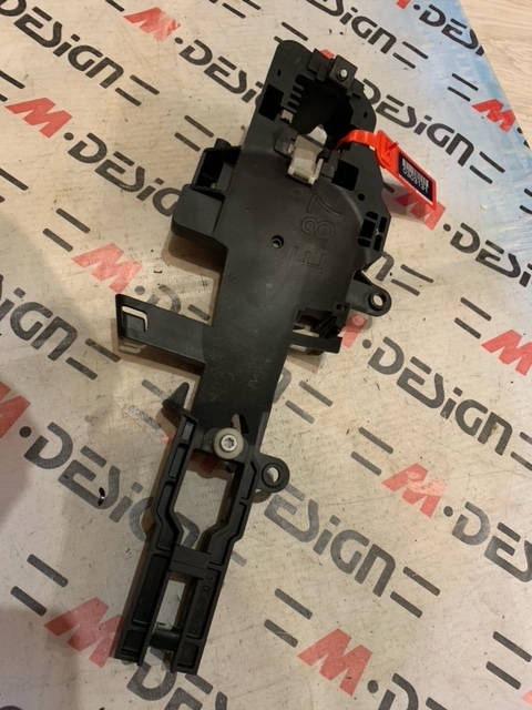 Опора / кронштейн наружной ручки двери Левой BMW E87 51217200935