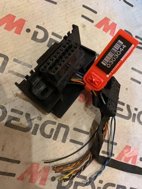 Корпус розетки (диагностический разъем) BMW F20 61139253563