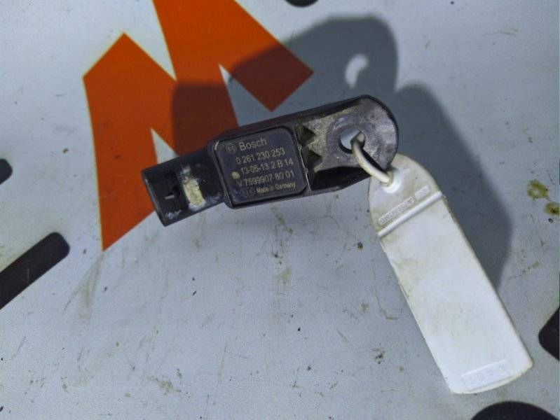 Корпус масляного фильтра Audi A4 045115389J B7 BRE